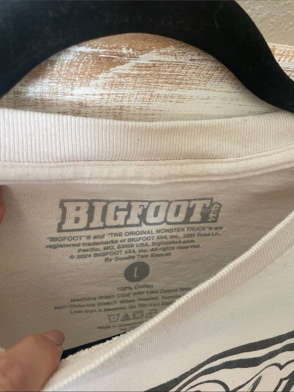 Bigfoot Monster Truck Graphic Tee - White with Black & Yellow Print Size Large - Picture 3 of 4